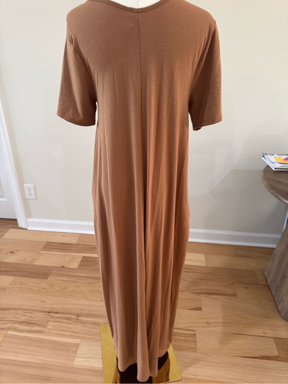 Caramel oversized v-neck maxi dress - Picture 2 of 6